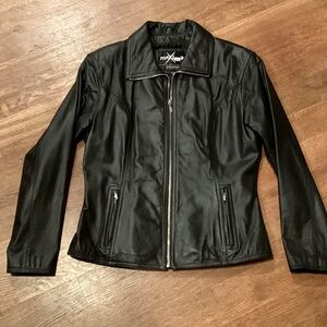Maxima Women's Sleek Black Leather Jacket